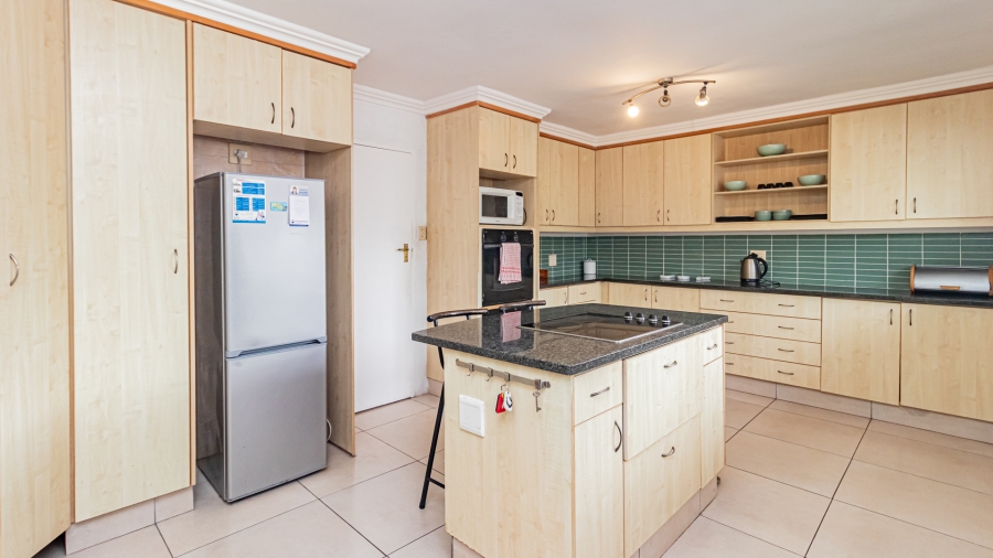 5 Bedroom Property for Sale in Sunnydale Western Cape